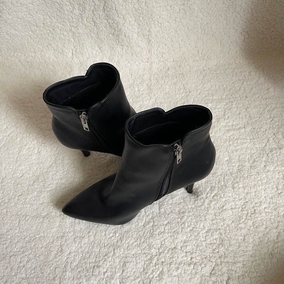 Black ankle booties - Picture 6 of 9